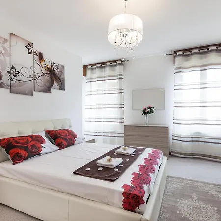 Larissa Luxury 2