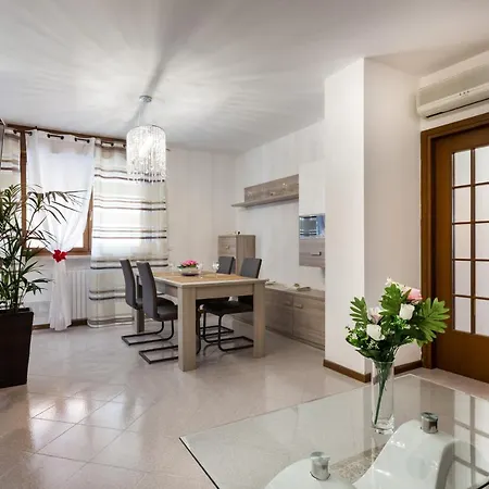 Larissa Luxury 2
