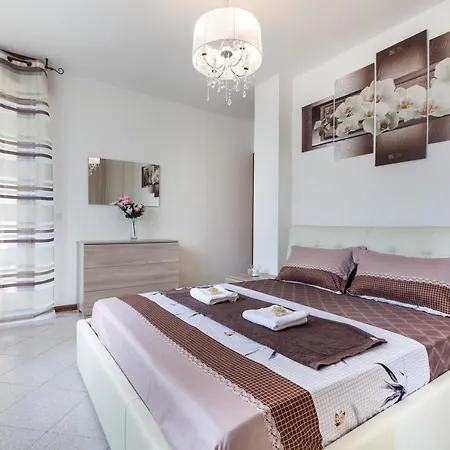Larissa Luxury 2 *