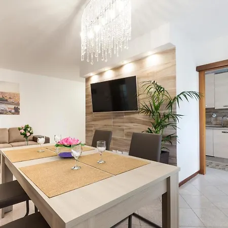 Larissa Luxury 2